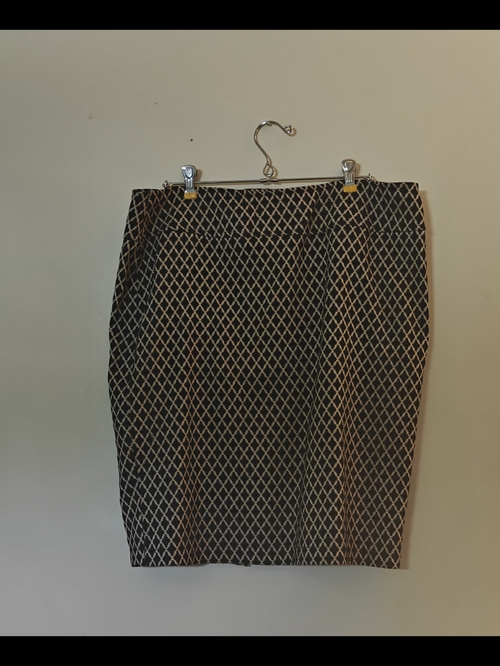 Soho Apparel Black and Cream Lattice Pencil Skirt